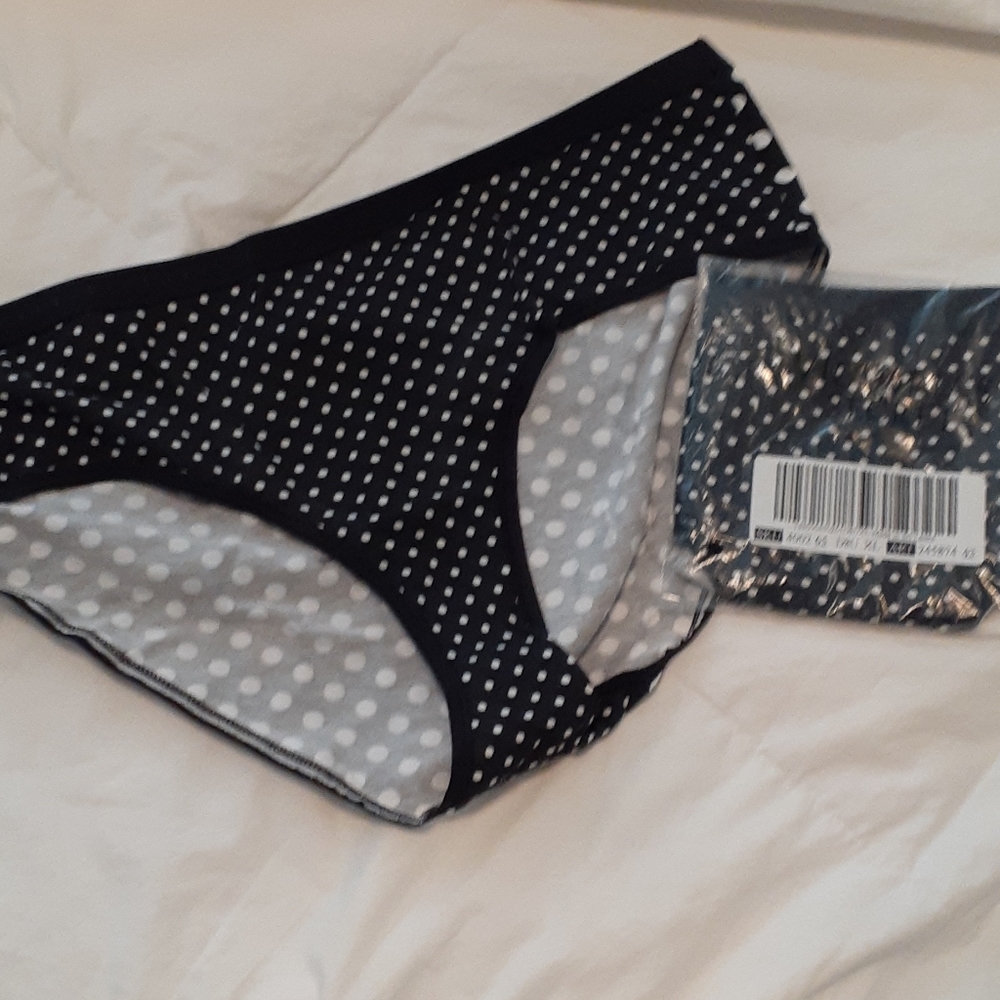 2 new victorias secret underwear xl
